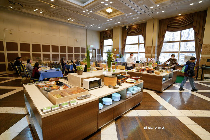 輕井澤1130飯店,溫馨四人房寬敞舒適、自助餐螃蟹吃到飽,輕