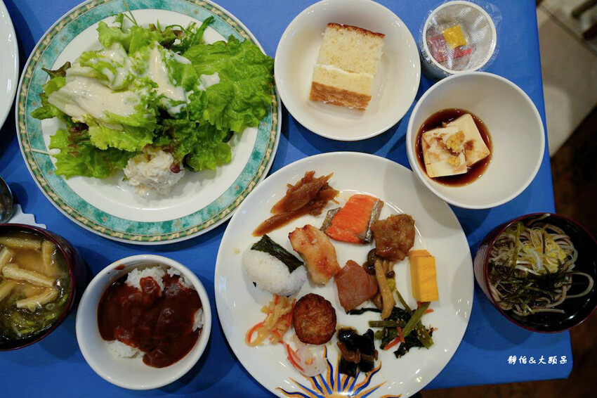 輕井澤1130飯店,溫馨四人房寬敞舒適、自助餐螃蟹吃到飽,輕