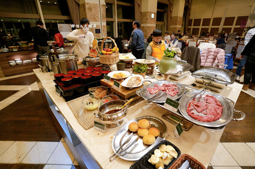 輕井澤1130飯店,溫馨四人房寬敞舒適、自助餐螃蟹吃到飽,輕