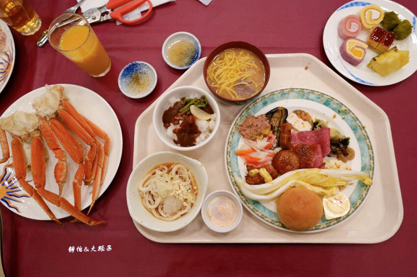 輕井澤1130飯店,溫馨四人房寬敞舒適、自助餐螃蟹吃到飽,輕