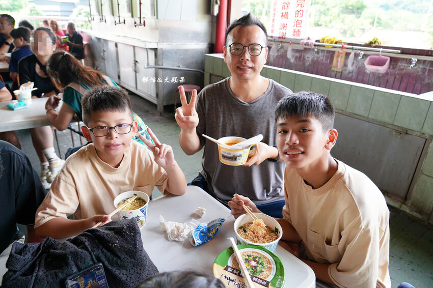 中寮石龍宮 ❙ 全台唯一拜土地公免費泡麵吃到飽，南投泡麵土地