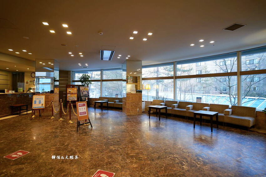 輕井澤1130飯店,溫馨四人房寬敞舒適、自助餐螃蟹吃到飽,輕