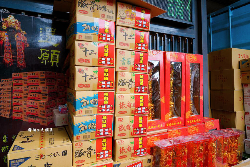 中寮石龍宮 ❙ 全台唯一拜土地公免費泡麵吃到飽，南投泡麵土地