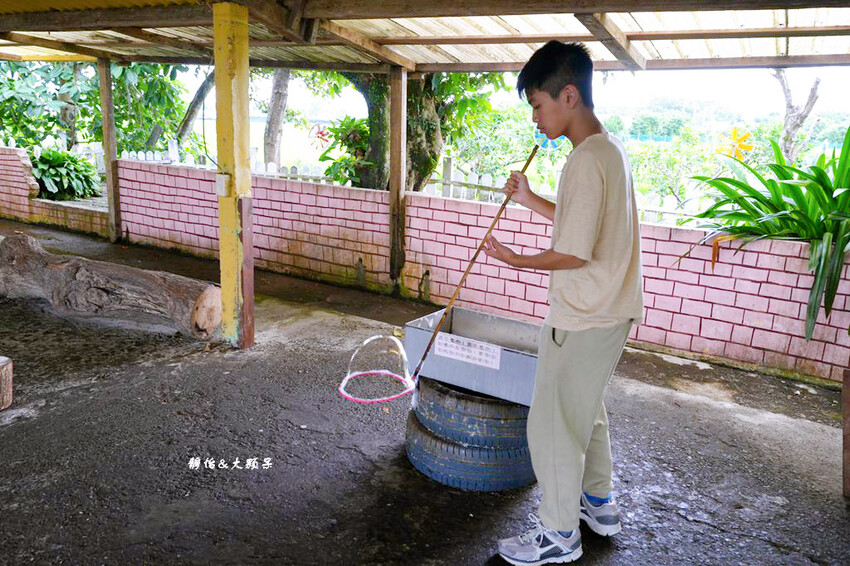 宜蘭親子農場,廣興農場,動物餵食、焢窯、 摸蜆、DIY體驗、