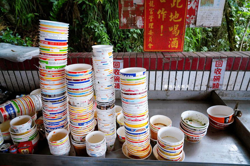 中寮石龍宮 ❙ 全台唯一拜土地公免費泡麵吃到飽，南投泡麵土地