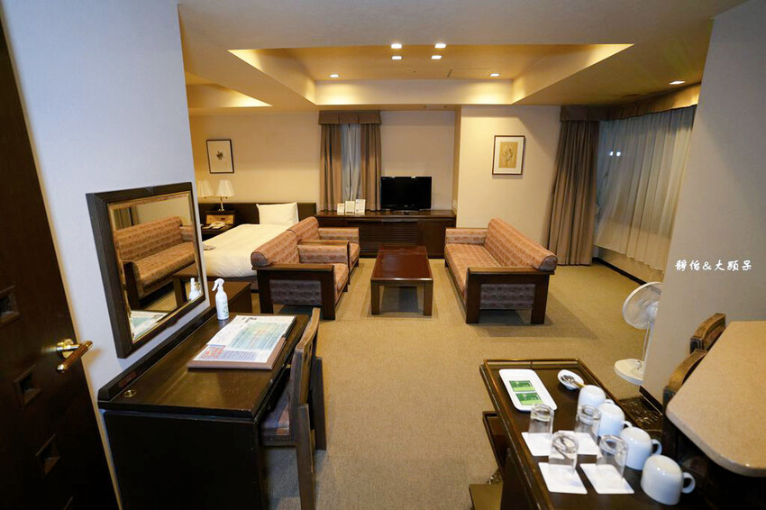 輕井澤1130飯店,溫馨四人房寬敞舒適、自助餐螃蟹吃到飽,輕