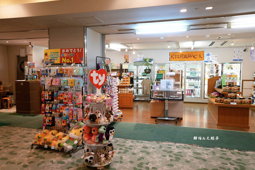 輕井澤1130飯店,溫馨四人房寬敞舒適、自助餐螃蟹吃到飽,輕