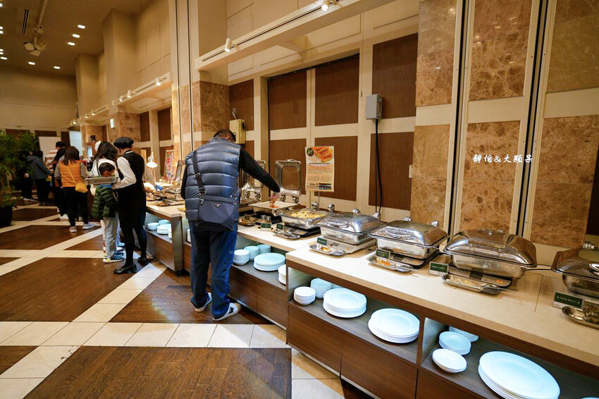 輕井澤1130飯店,溫馨四人房寬敞舒適、自助餐螃蟹吃到飽,輕