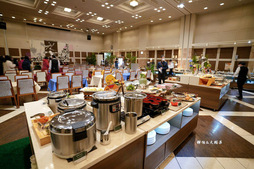 輕井澤1130飯店,溫馨四人房寬敞舒適、自助餐螃蟹吃到飽,輕