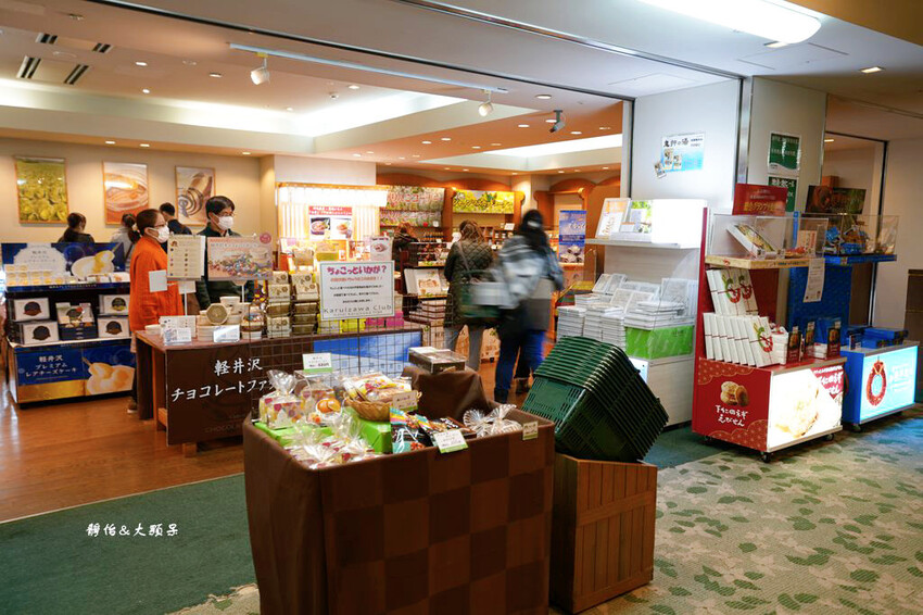 輕井澤1130飯店,溫馨四人房寬敞舒適、自助餐螃蟹吃到飽,輕