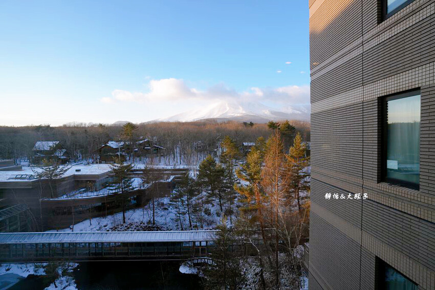 輕井澤1130飯店,溫馨四人房寬敞舒適、自助餐螃蟹吃到飽,輕