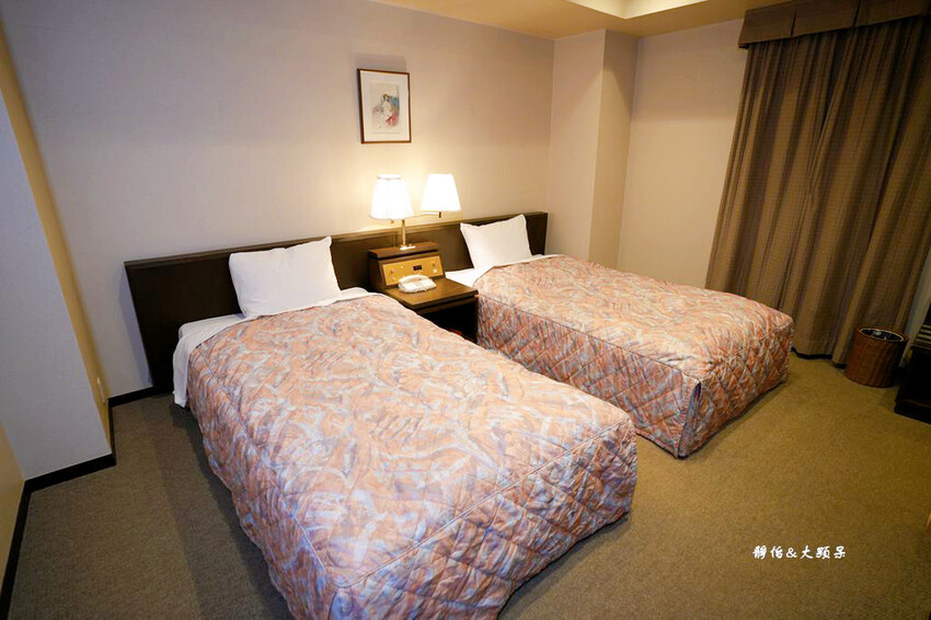 輕井澤1130飯店,溫馨四人房寬敞舒適、自助餐螃蟹吃到飽,輕