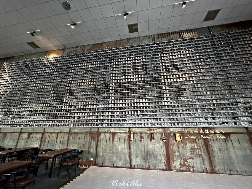 屏東縣恆春鎮恆春｜恆春3000啤酒博物館：巨大啤酒杯牆、蒙娜麗莎的微笑酒標牆及在地限定精釀啤酒。