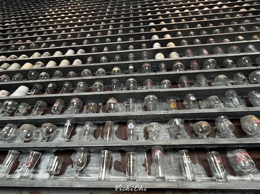 屏東縣恆春鎮恆春｜恆春3000啤酒博物館：巨大啤酒杯牆、蒙娜麗莎的微笑酒標牆及在地限定精釀啤酒。