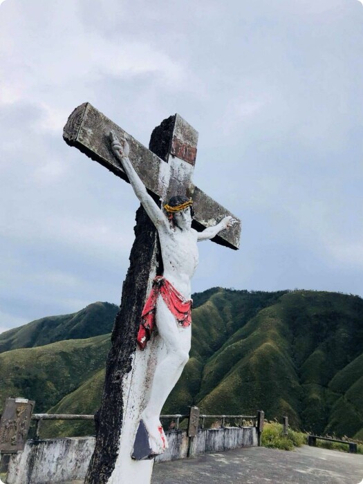 宜蘭縣礁溪鄉五峰旗瀑布＋抺茶山》爬山戲水烤肉好去處，瀑布步道輕鬆好走適合親子踏青！攻頂有著抺茶景色的一日郊山！