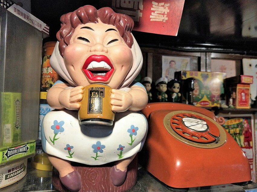 彰化縣和美鎮【彰化景點】隱藏版藍晒圖~伯公廟口麵線糊│復古的擺設和場景│讓人回到童年玩味的年代