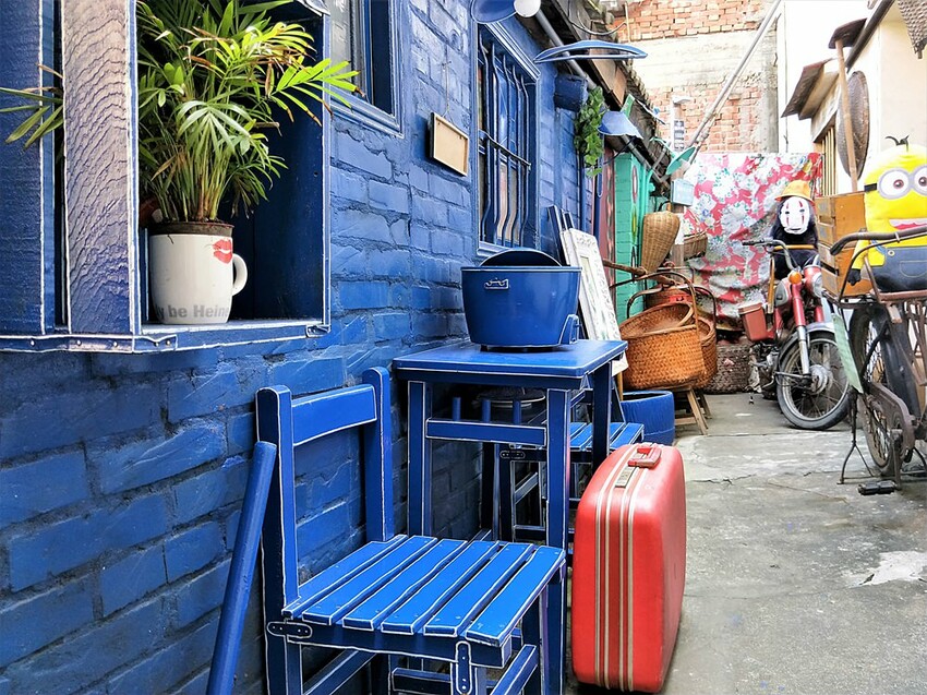 彰化縣和美鎮【彰化景點】隱藏版藍晒圖~伯公廟口麵線糊│復古的擺設和場景│讓人回到童年玩味的年代