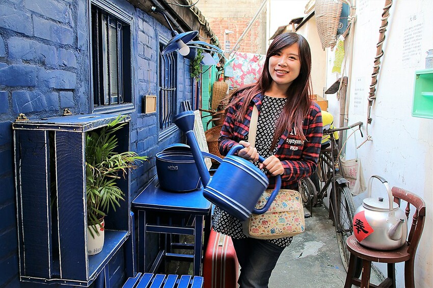 彰化縣和美鎮【彰化景點】隱藏版藍晒圖~伯公廟口麵線糊│復古的擺設和場景│讓人回到童年玩味的年代