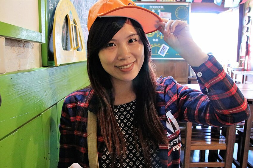 彰化縣和美鎮【彰化景點】隱藏版藍晒圖~伯公廟口麵線糊│復古的擺設和場景│讓人回到童年玩味的年代