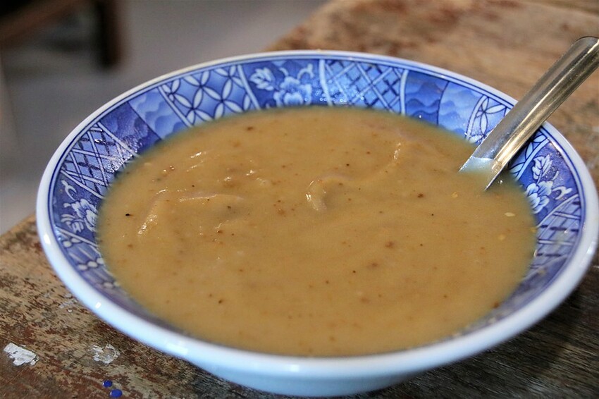 彰化縣和美鎮【彰化景點】隱藏版藍晒圖~伯公廟口麵線糊│復古的擺設和場景│讓人回到童年玩味的年代