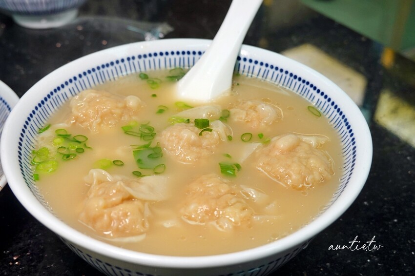 澳門【澳門美食】六記粥麵,鮮甜水蟹粥,招牌蝦籽撈麵,米其林必比登推薦美食