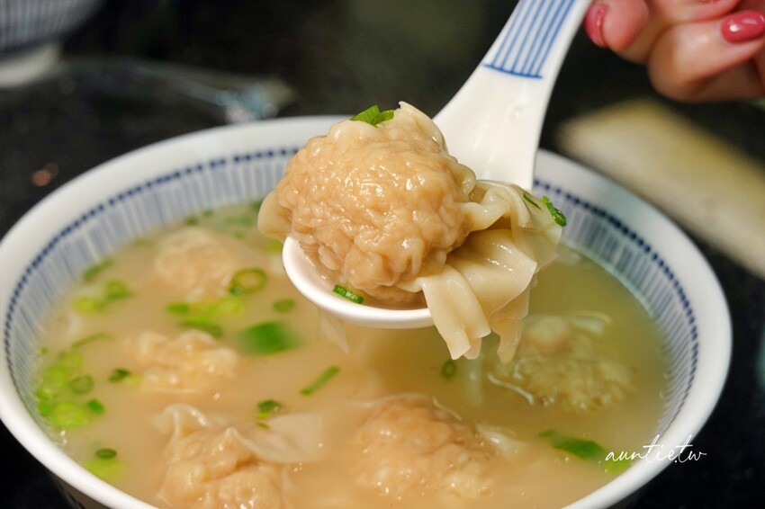 澳門【澳門美食】六記粥麵,鮮甜水蟹粥,招牌蝦籽撈麵,米其林必比登推薦美食