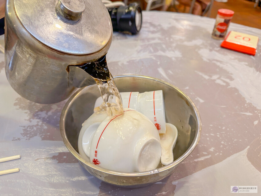 澳門美食紅記飯店、隱蔽小巷中的經典粵味！數十載老店，獨家脆皮肉品必選。