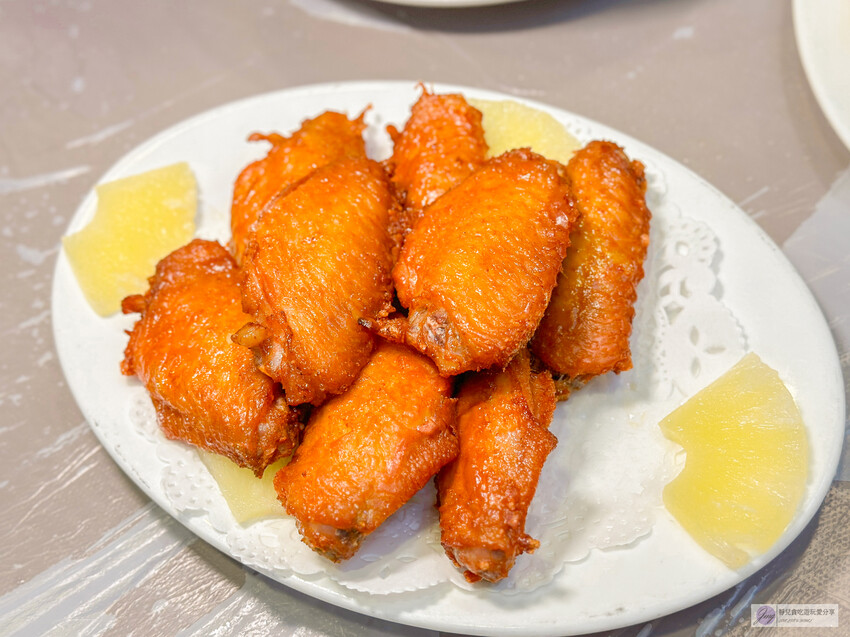 澳門美食紅記飯店、隱蔽小巷中的經典粵味！數十載老店，獨家脆皮肉品必選。