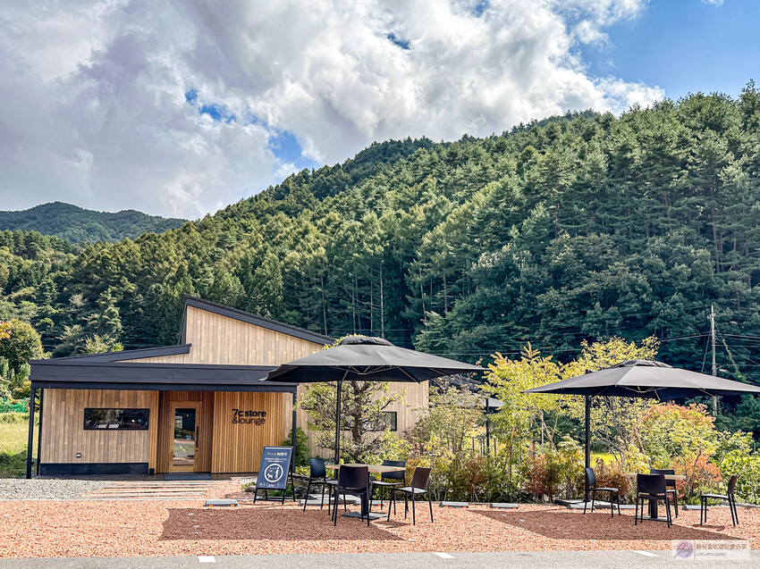 日本山梨美食7c餐酒館的黑竹炭牛奶霜淇淋只要135台幣!|旅遊|WalkerLand窩客島