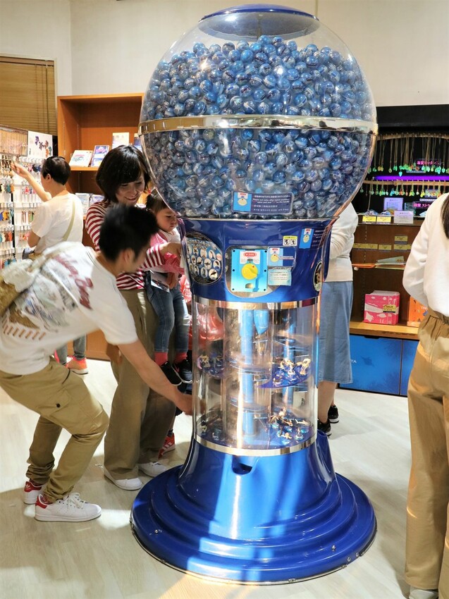 日本海洋博公園-沖繩美麗海水族館(美ら海水族館):必訪黑潮之海大水槽/巨大鯨鯊在你眼前悠游.超壯觀