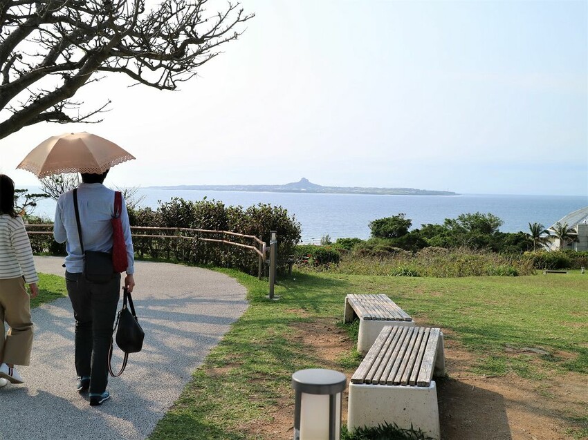 日本海洋博公園-沖繩美麗海水族館(美ら海水族館):必訪黑潮之海大水槽/巨大鯨鯊在你眼前悠游.超壯觀