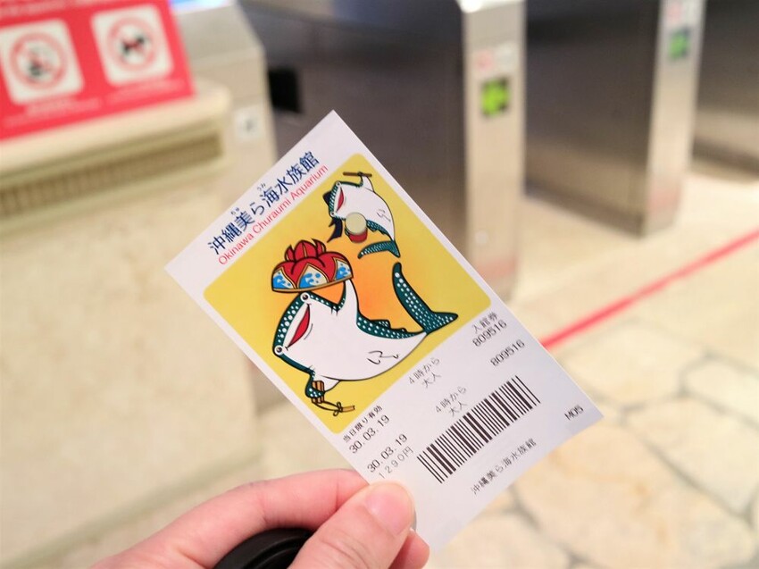 日本海洋博公園-沖繩美麗海水族館(美ら海水族館):必訪黑潮之海大水槽/巨大鯨鯊在你眼前悠游.超壯觀