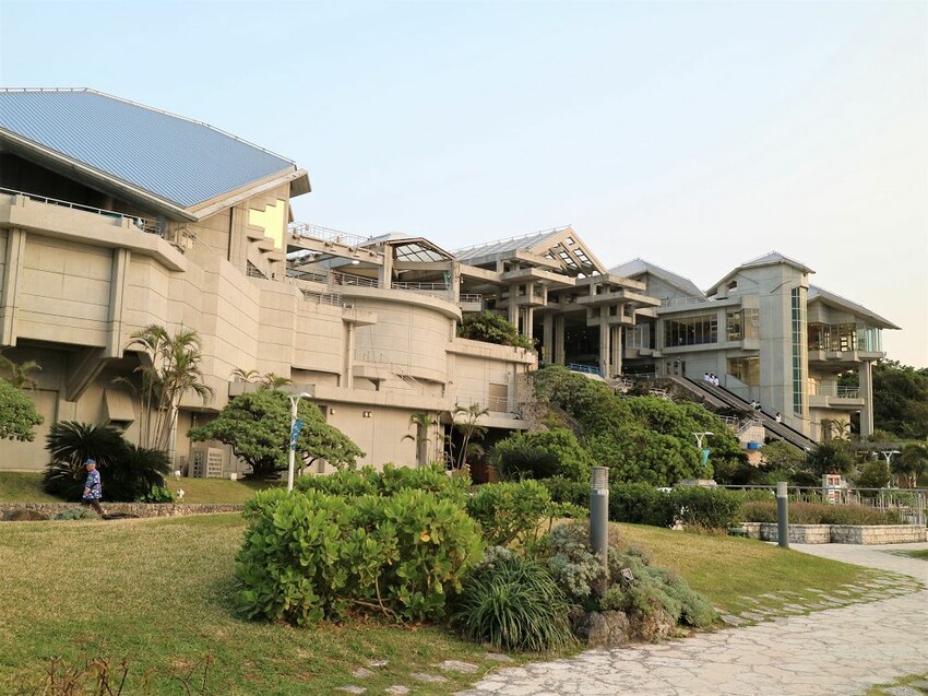 日本海洋博公園-沖繩美麗海水族館(美ら海水族館):必訪黑潮之海大水槽/巨大鯨鯊在你眼前悠游.超壯觀