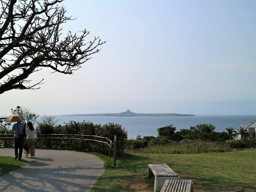 日本海洋博公園-沖繩美麗海水族館(美ら海水族館):必訪黑潮之海大水槽/巨大鯨鯊在你眼前悠游.超壯觀