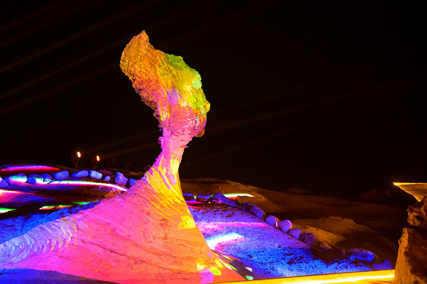 福隆沙雕藝術季 》LINE FRIENDS 明星沙雕主題、粉 女王頭區「女王的映畫藝術」