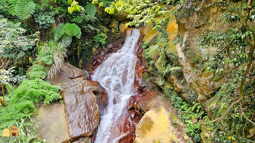 台北市北投區陽明山藍寶石湧泉秘境開箱，神秘的藍寶石泉水除了看還能直接喝!? 如何前往秘境?快看文章介紹吧!