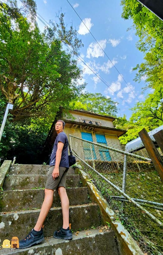 台北市北投區陽明山藍寶石湧泉秘境開箱，神秘的藍寶石泉水除了看還能直接喝!? 如何前往秘境?快看文章介紹吧!