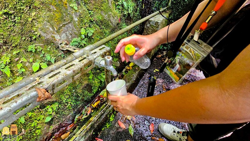 台北市北投區陽明山藍寶石湧泉秘境開箱，神秘的藍寶石泉水除了看還能直接喝!? 如何前往秘境?快看文章介紹吧!