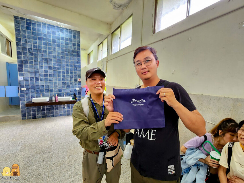 台北市北投區陽明山藍寶石湧泉秘境開箱，神秘的藍寶石泉水除了看還能直接喝!? 如何前往秘境?快看文章介紹吧!