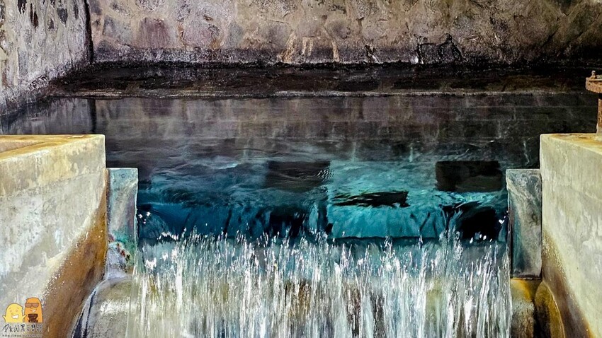 台北市北投區陽明山藍寶石湧泉秘境開箱，神秘的藍寶石泉水除了看還能直接喝!? 如何前往秘境?快看文章介紹吧!