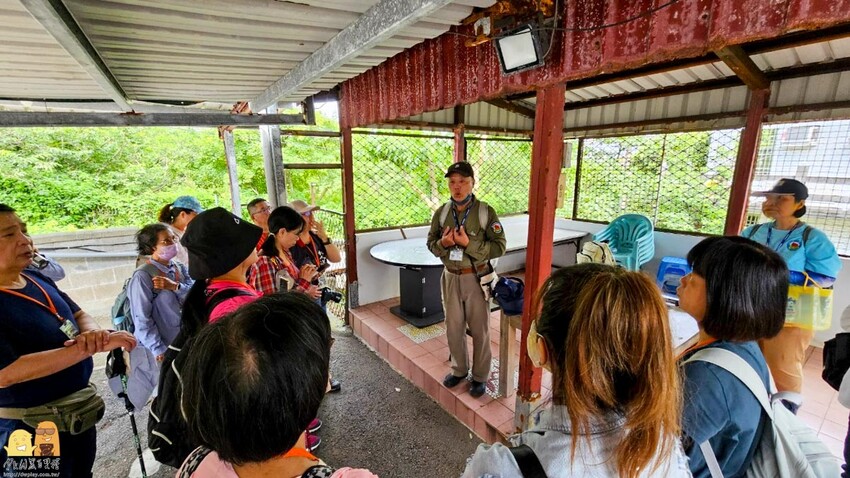 台北市北投區陽明山藍寶石湧泉秘境開箱，神秘的藍寶石泉水除了看還能直接喝!? 如何前往秘境?快看文章介紹吧!