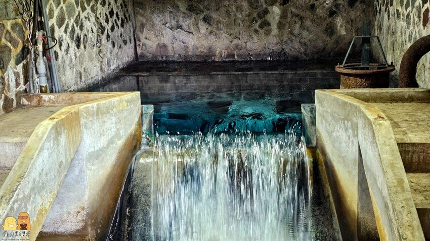 台北市北投區陽明山藍寶石湧泉秘境開箱，神秘的藍寶石泉水除了看還能直接喝!? 如何前往秘境?快看文章介紹吧!