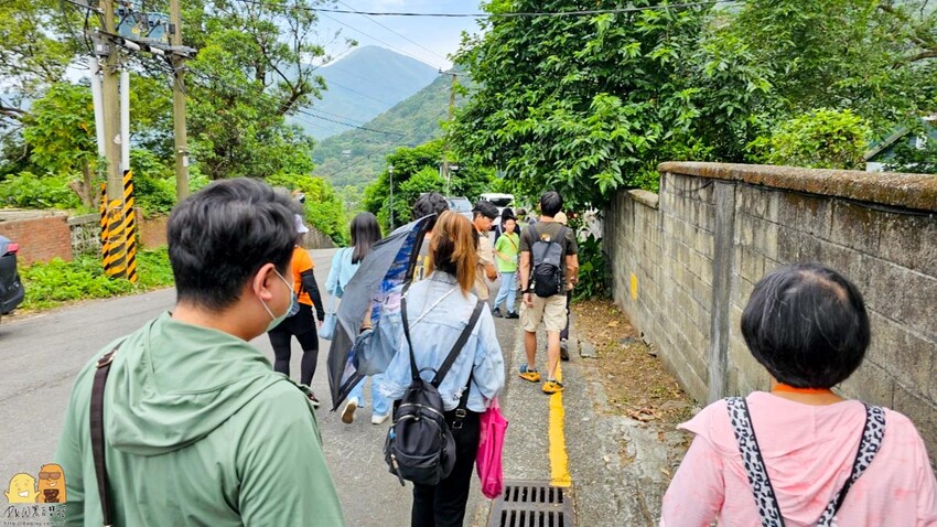台北市北投區陽明山藍寶石湧泉秘境開箱，神秘的藍寶石泉水除了看還能直接喝!? 如何前往秘境?快看文章介紹吧!