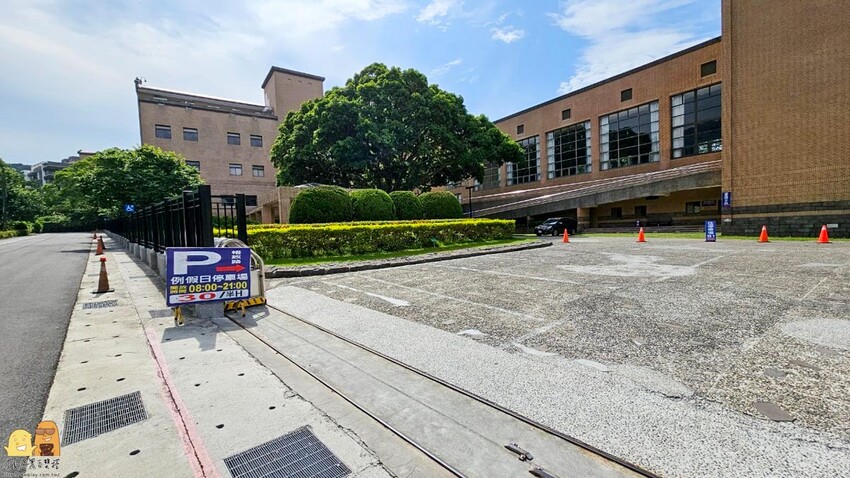 台北市北投區陽明山藍寶石湧泉秘境開箱，神秘的藍寶石泉水除了看還能直接喝!? 如何前往秘境?快看文章介紹吧!