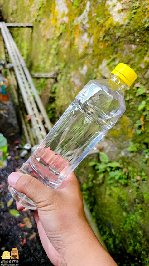 台北市北投區陽明山藍寶石湧泉秘境開箱，神秘的藍寶石泉水除了看還能直接喝!? 如何前往秘境?快看文章介紹吧!