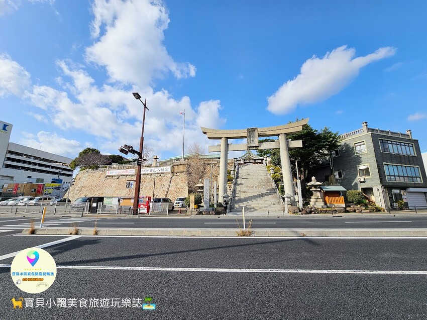 日本[旅遊]日本 山口縣 下關 龜山八幡宮 起源於唐貞觀時期的古老神社 日本最大花崗岩鳥居 登上神社上還可欣賞遠
