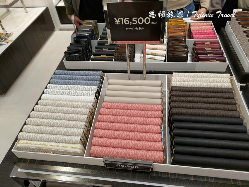 日本【沖繩景點】沖繩ASHIBINAA Outlet購物城,超便宜的免稅天堂 | 親子旅遊首選 | 日本沖繩必去景點推薦