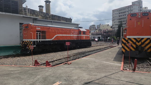 扇形車庫 - 莒光號火車頭