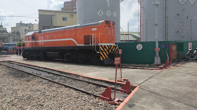 扇形車庫 - 火車頭、油庫