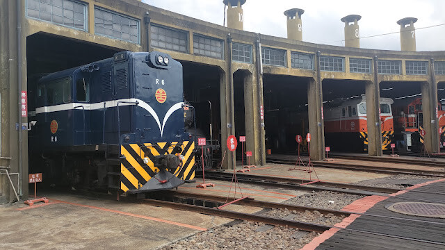 扇形車庫 - 火車頭 R6